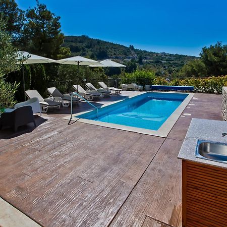 Luxurious Apartments Maslina With Beach Μίλνα Εξωτερικό φωτογραφία